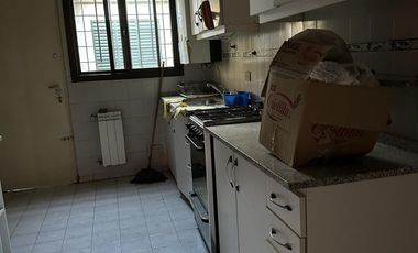 Casa en venta en Barrio Güemes, 2 dormitorios con cochera