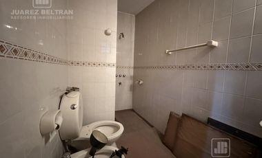Casa en venta en Barrio Güemes, 2 dormitorios con cochera