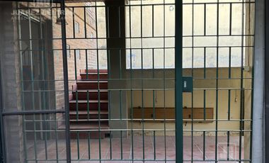 Casa en venta en Barrio Güemes, 2 dormitorios con cochera