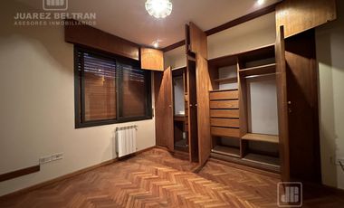 Casa en venta en Barrio Güemes, 2 dormitorios con cochera