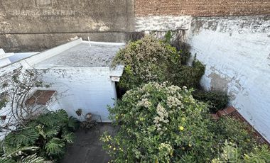 Casa en venta en Barrio Güemes, 2 dormitorios con cochera