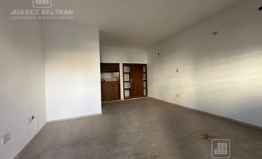 Casa en venta en Barrio Güemes, 2 dormitorios con cochera