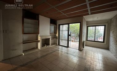 Casa en venta en Barrio Güemes, 2 dormitorios con cochera
