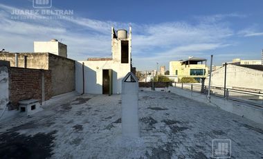 Casa en venta en Barrio Güemes, 2 dormitorios con cochera