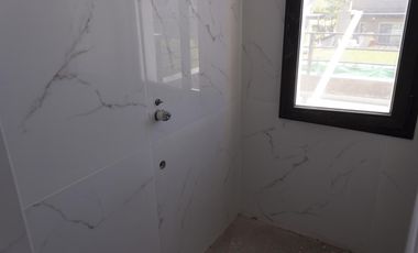 Casa en venta 5 ambientes en Araucarias, Puertos del Lago