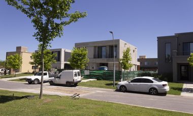Casa en venta 5 ambientes en Araucarias, Puertos del Lago