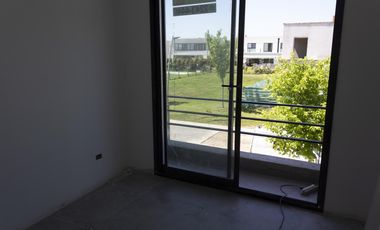 Casa en venta 5 ambientes en Araucarias, Puertos del Lago