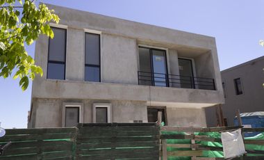Casa en venta 5 ambientes en Araucarias, Puertos del Lago