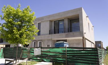 Casa en venta 5 ambientes en Araucarias, Puertos del Lago