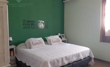 Chalet de Estilo reciclado a nuevo con pileta - EXCELENTE!!!