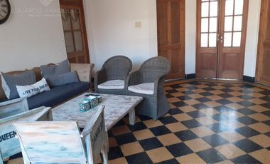 Chalet de Estilo reciclado a nuevo con pileta - EXCELENTE!!!