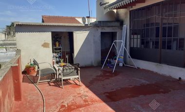 Chalet de Estilo reciclado a nuevo con pileta - EXCELENTE!!!