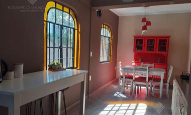 Chalet de Estilo reciclado a nuevo con pileta - EXCELENTE!!!