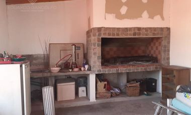 Chalet de Estilo reciclado a nuevo con pileta - EXCELENTE!!!