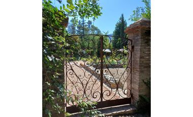 Se vende preciosa Casa Estilo Provenzal AMOBLADA en Sector El Carmen- Pirque