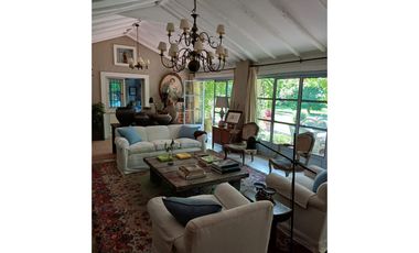 Se vende preciosa Casa Estilo Provenzal AMOBLADA en Sector El Carmen- Pirque