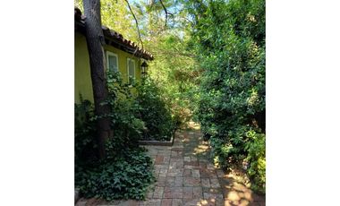 Se vende preciosa Casa Estilo Provenzal AMOBLADA en Sector El Carmen- Pirque