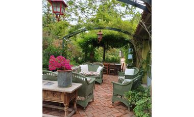 Se vende preciosa Casa Estilo Provenzal AMOBLADA en Sector El Carmen- Pirque