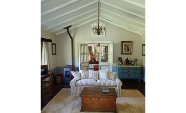 Se vende preciosa Casa Estilo Provenzal AMOBLADA en Sector El Carmen- Pirque