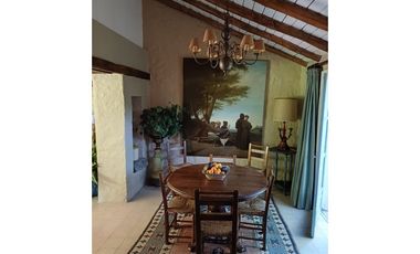 Se vende preciosa Casa Estilo Provenzal AMOBLADA en Sector El Carmen- Pirque