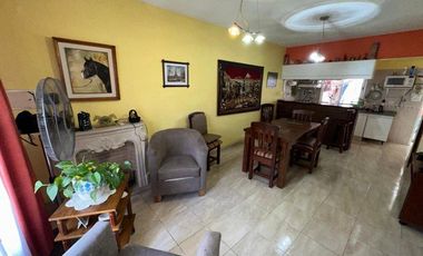 Venta Triplex en Zona Residencial de Monte Grande