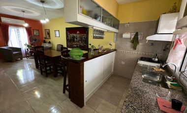 Venta Triplex en Zona Residencial de Monte Grande