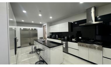VENTA DE EXCLUSIVO APARTAMENTO EN BUEN SECTOR DE LACIUDAD