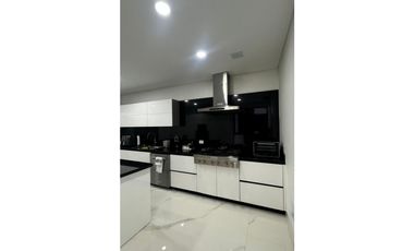 VENTA DE EXCLUSIVO APARTAMENTO EN BUEN SECTOR DE LACIUDAD