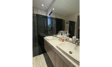 VENTA DE EXCLUSIVO APARTAMENTO EN BUEN SECTOR DE LACIUDAD