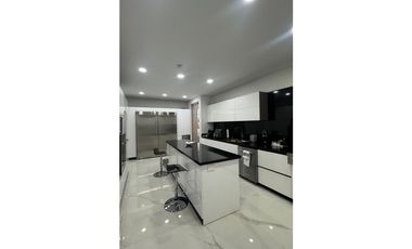 VENTA DE EXCLUSIVO APARTAMENTO EN BUEN SECTOR DE LACIUDAD