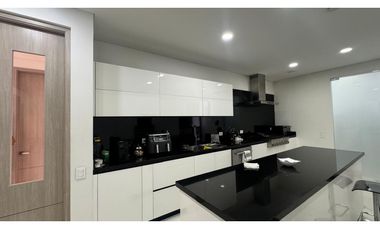 VENTA DE EXCLUSIVO APARTAMENTO EN BUEN SECTOR DE LACIUDAD
