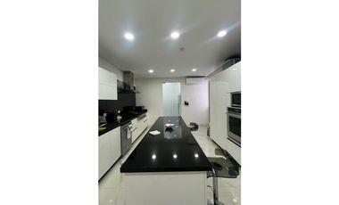 VENTA DE EXCLUSIVO APARTAMENTO EN BUEN SECTOR DE LACIUDAD