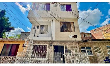 Casa trifamiliar en venta - Barrio Los Robles Palmira Valle Colombia