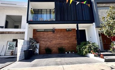 CASA EN CONDOMINIO EN VENTA EN VALLE IMPERIAL, ZAPOPAN.