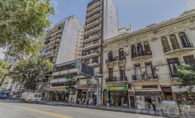 Semipiso en venta en Recoleta, 3 Dormitorios con Dependencia y Balcon corrido al frente