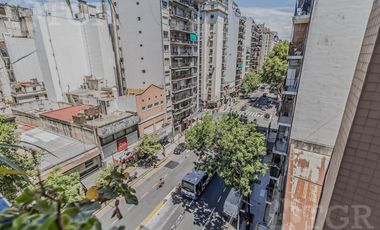 Semipiso en venta en Recoleta, 3 Dormitorios con Dependencia y Balcon corrido al frente