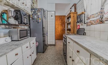 Semipiso en venta en Recoleta, 3 Dormitorios con Dependencia y Balcon corrido al frente