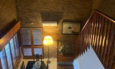 Casa en venta - 4 Dormitorios 2 Baños - Cocheras - 200Mts2 - Burzaco