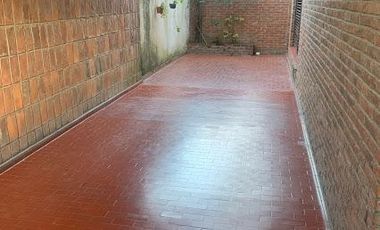 Casa en venta - 4 Dormitorios 2 Baños - Cocheras - 200Mts2 - Burzaco