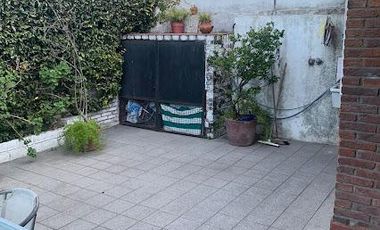 Casa en venta - 4 Dormitorios 2 Baños - Cocheras - 200Mts2 - Burzaco