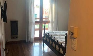 Casa en venta - 4 Dormitorios 2 Baños - Cocheras - 200Mts2 - Burzaco