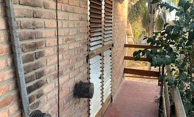 Casa en venta - 4 Dormitorios 2 Baños - Cocheras - 200Mts2 - Burzaco