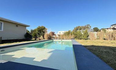 Casa en Venta- Golf 2 Lote 612 de Costa Esmeralda - Cul de sac - Una planta