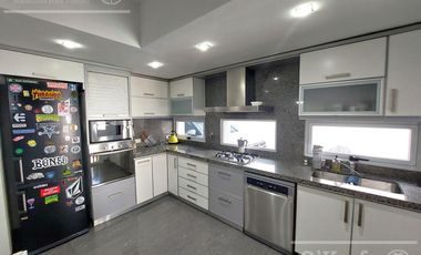 Casa 5 ambientes en Quilmes -Apto credito
