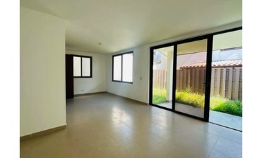 SE VENDE CASA EN PH GOLF GARDENS