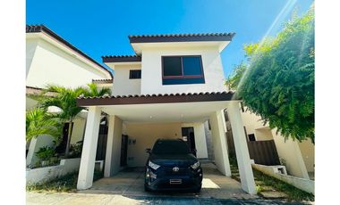 SE VENDE CASA EN PH GOLF GARDENS