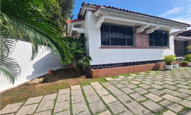 ALQUILO CASA EN COCO DEL MAR ESTILO CHALET!!