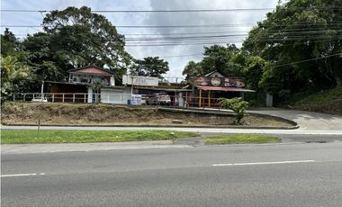 Se Vende Terreno con propiedad / Las Cumbres