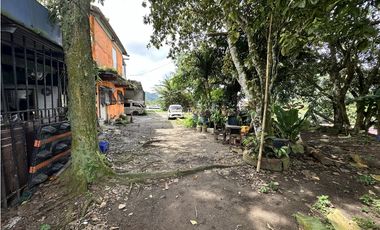Se Vende Terreno con propiedad / Las Cumbres