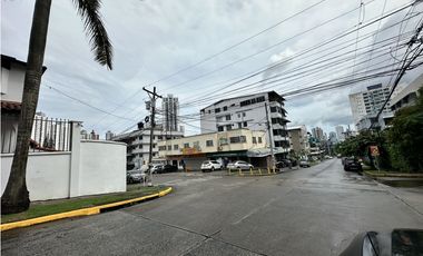 Se VENDE Edificio con locales y aptos / Hato Pintado